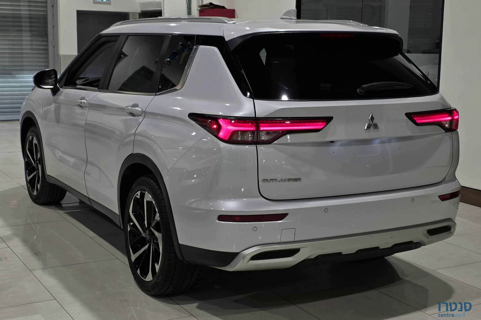 2022' Mitsubishi Outlander photo #4