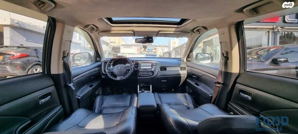 2016' Mitsubishi Outlander photo #1