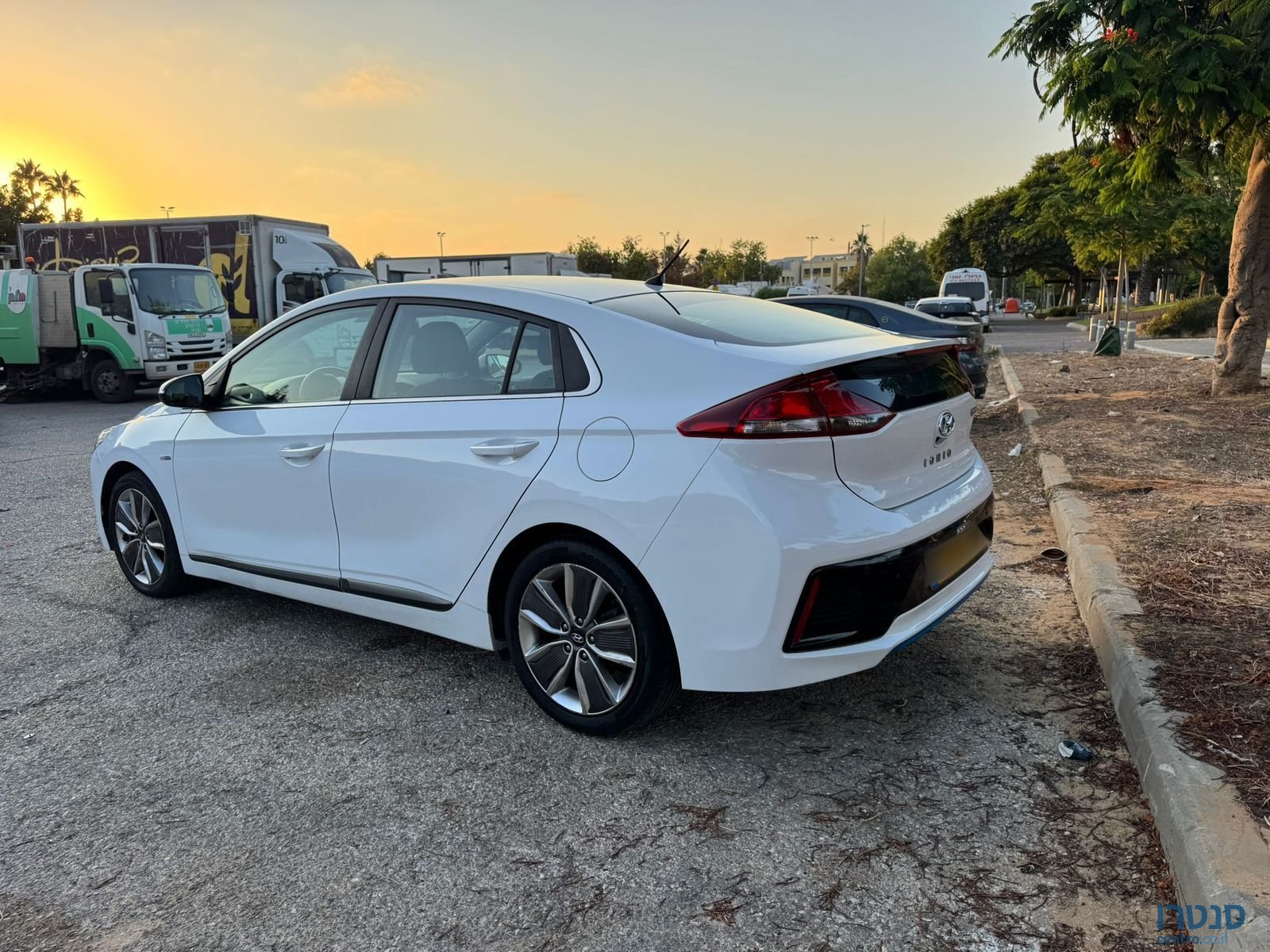 2019' Hyundai Ioniq photo #2