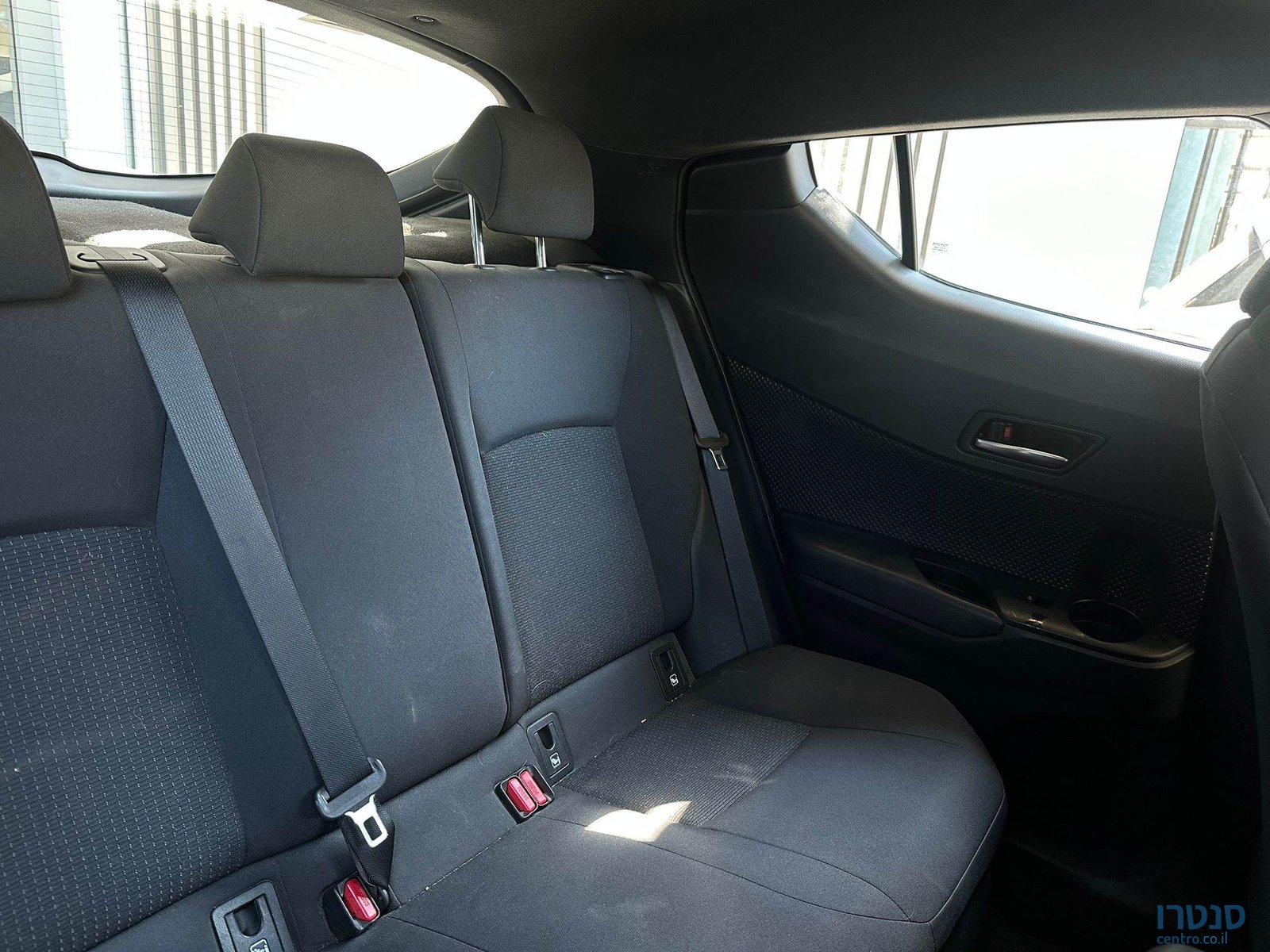 2017' Toyota CH-R photo #5