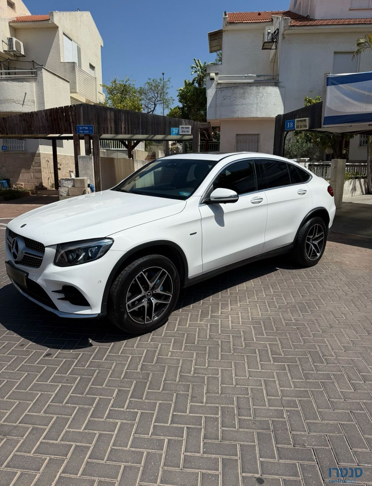 2017' Mercedes-Benz GLC מרצדס-בנץ photo #2