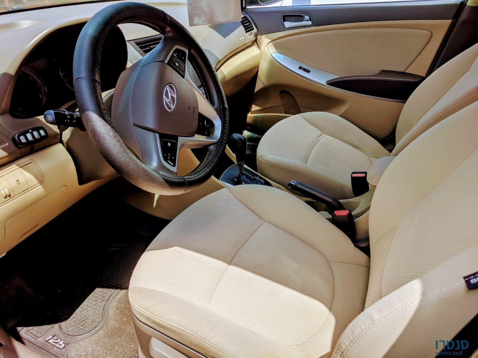 2013' Hyundai i25 photo #4