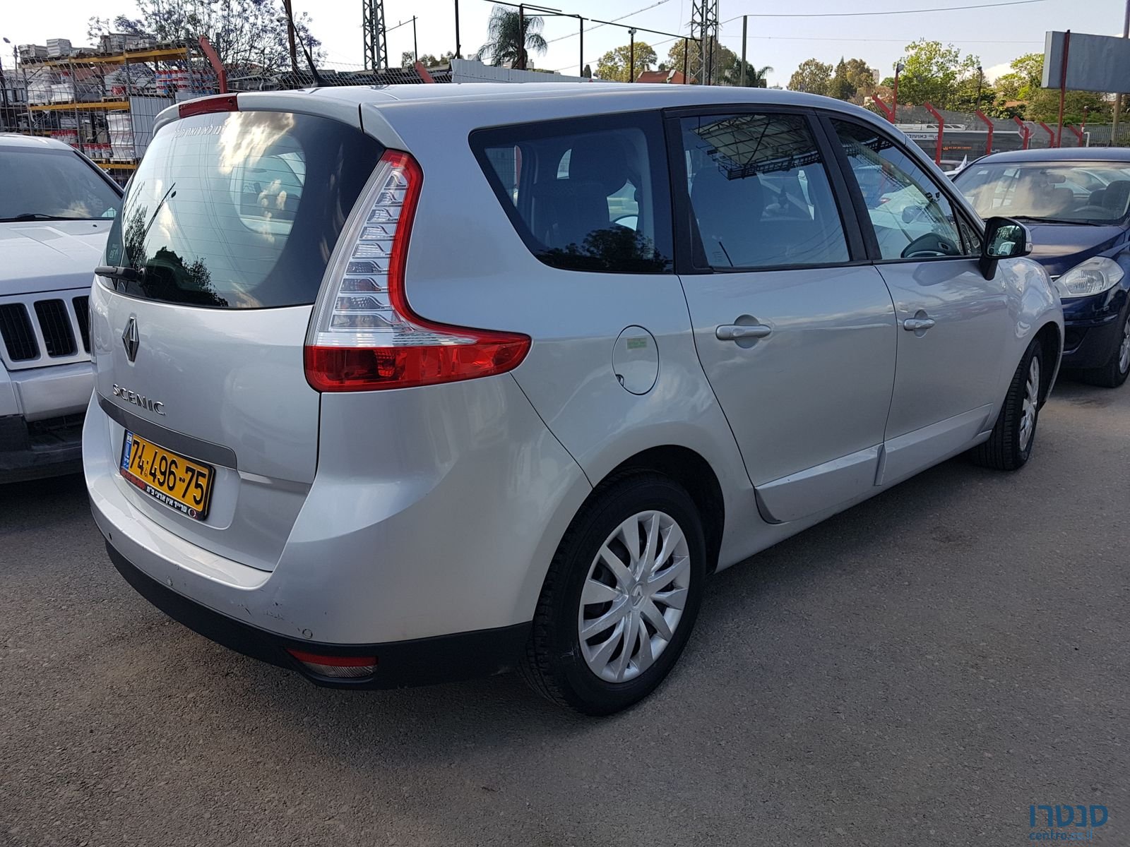 2011' Renault Grand Scenic photo #2