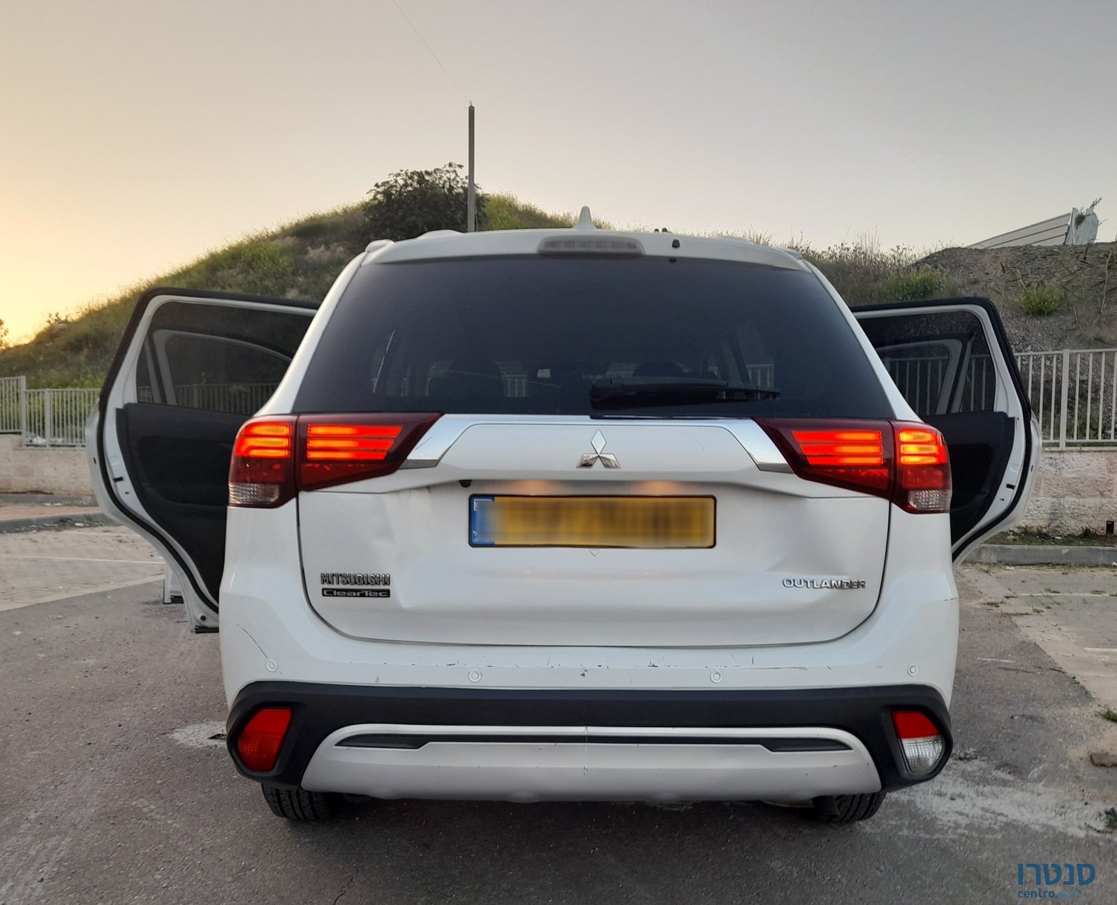 2019' Mitsubishi Outlander photo #3