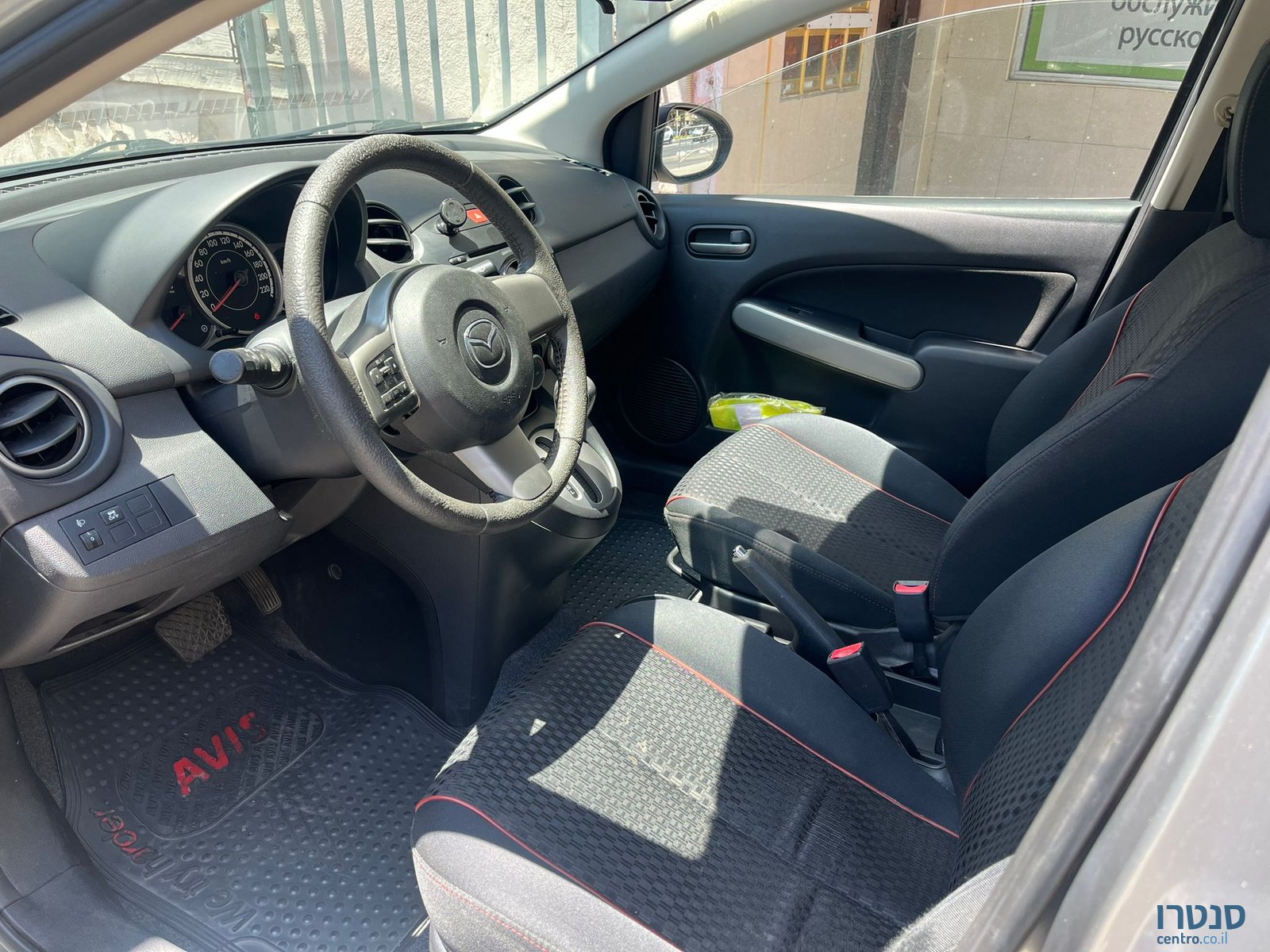 2014' Mazda 2 photo #3