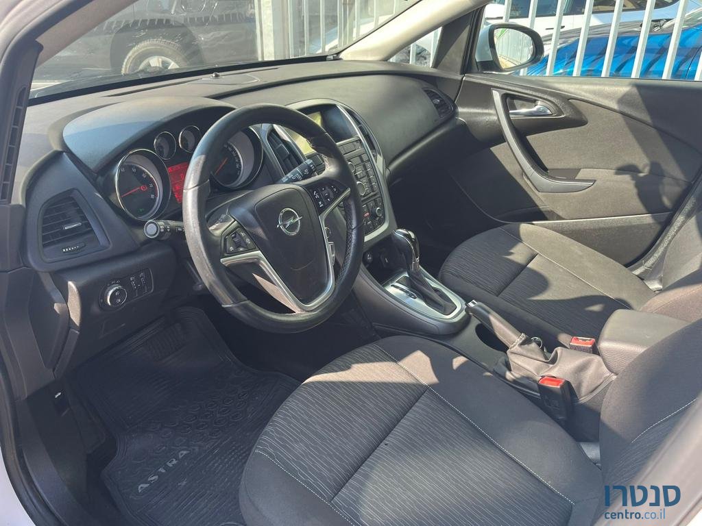 2017' Opel Astra photo #3