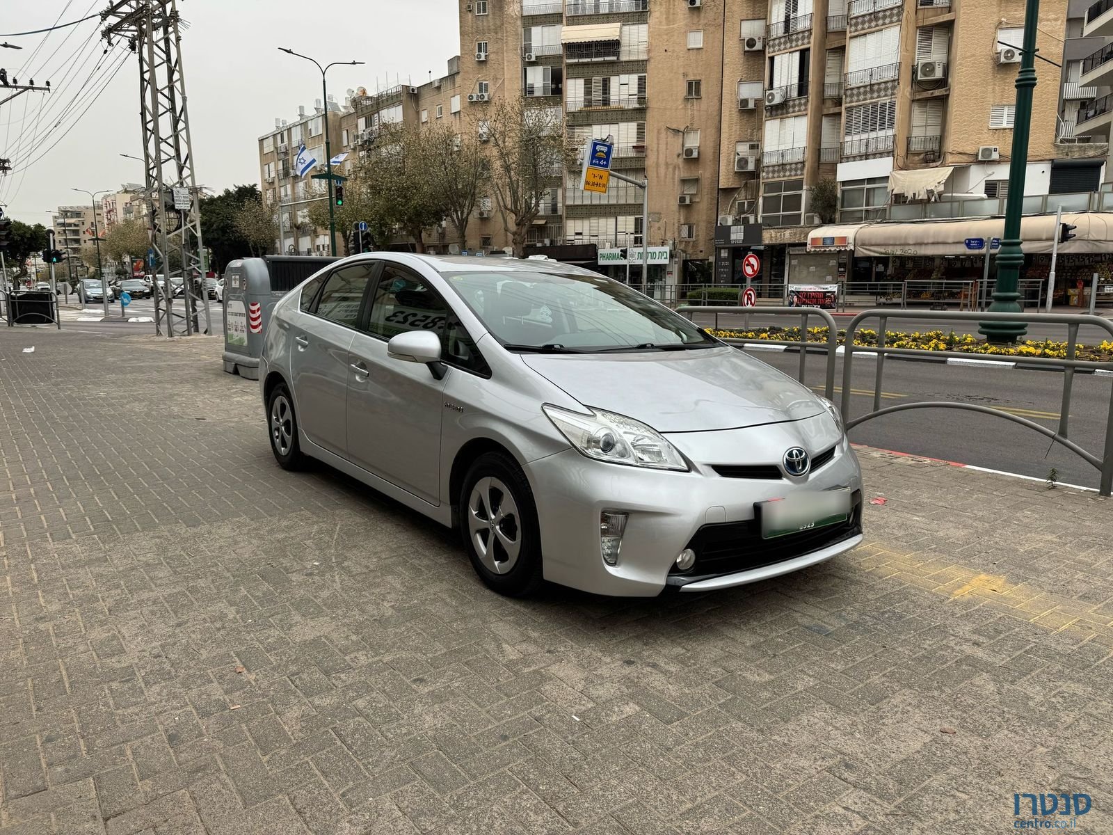 2013' Toyota Prius photo #6