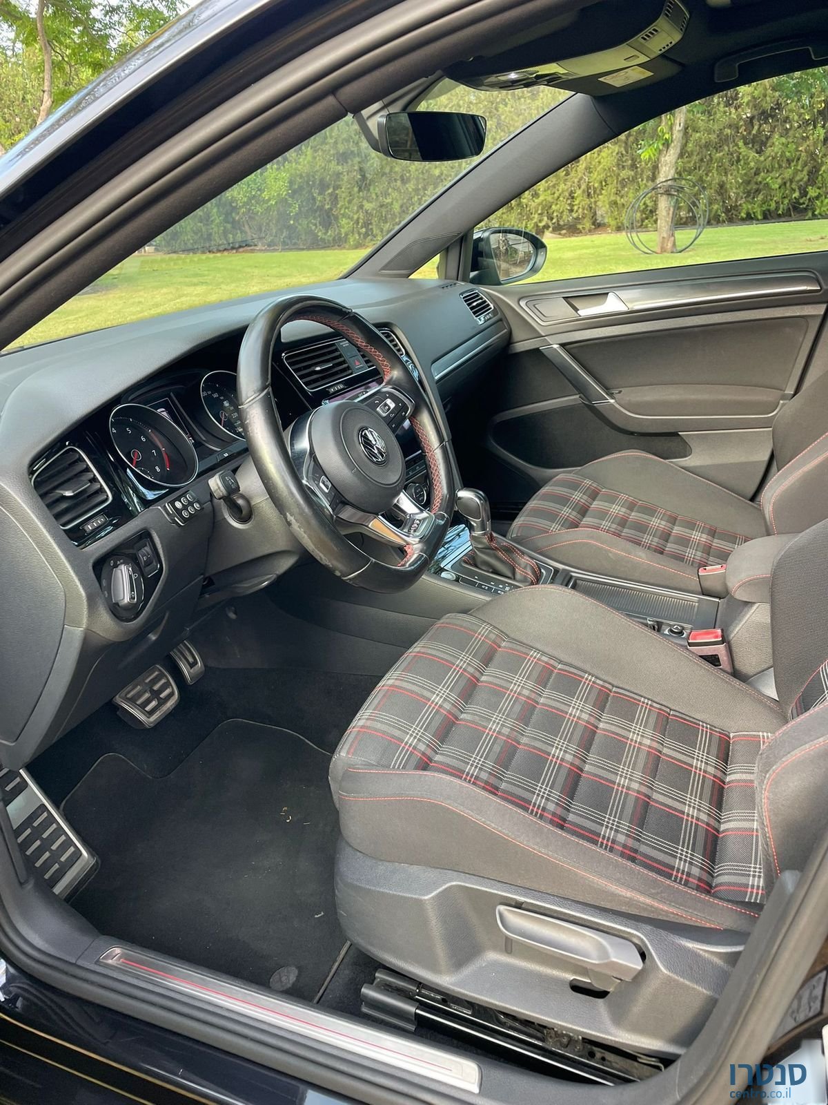 2017' Volkswagen Golf GTI photo #4