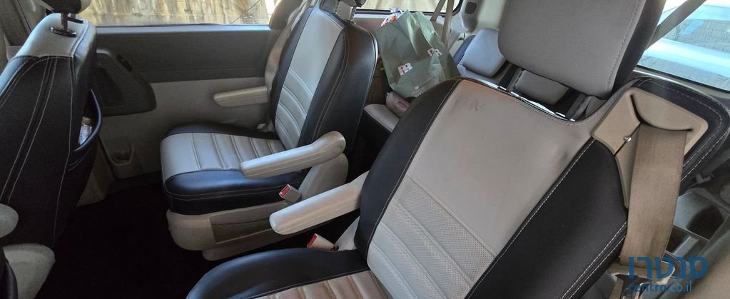 2008' Chrysler Grand Voyager קרייזלר גראנד וויאג'ר photo #3