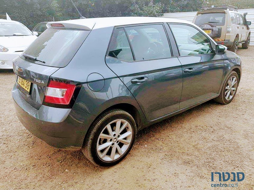 2015' Skoda Fabia photo #2