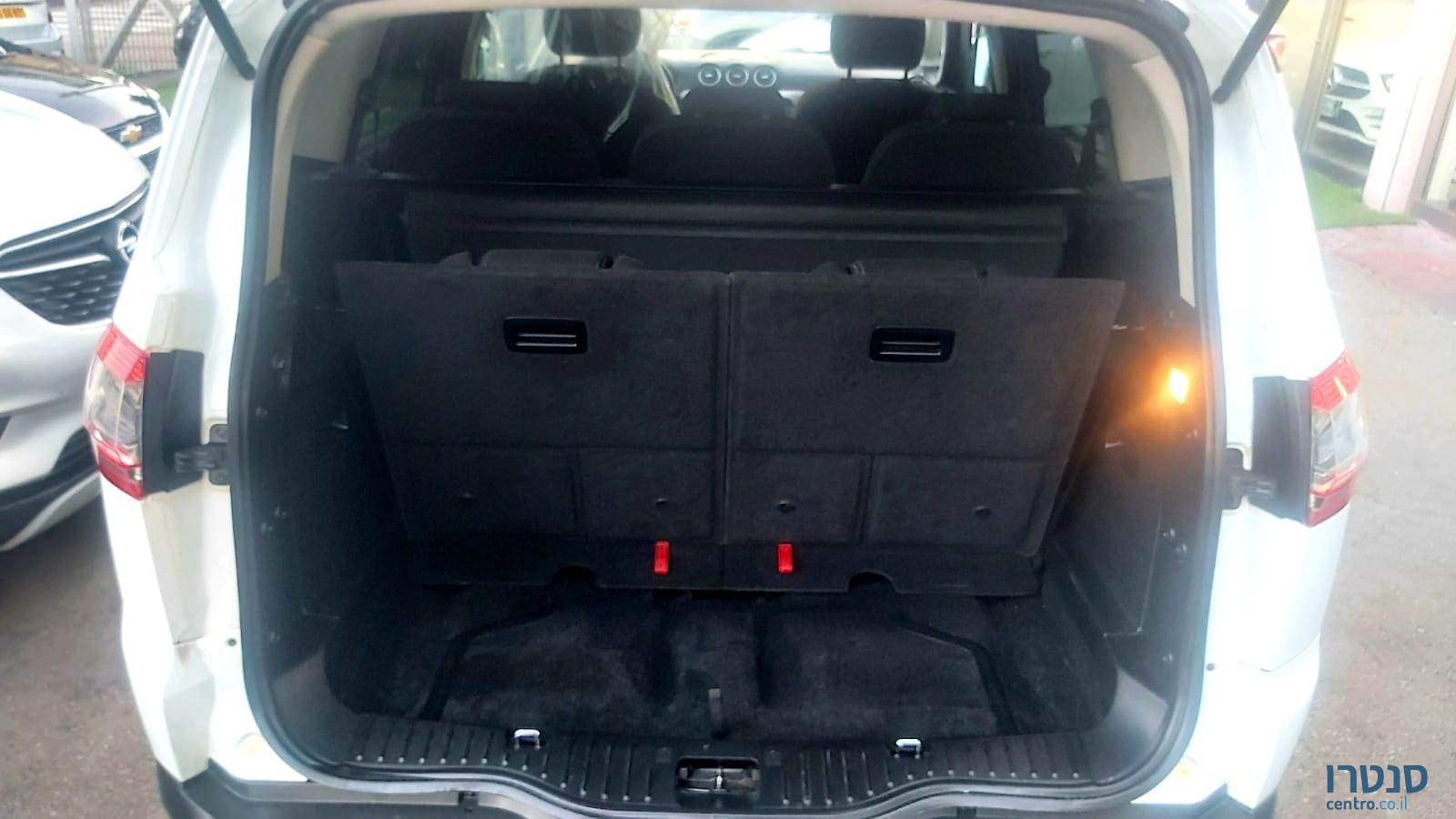 2013' Ford S-Max photo #4