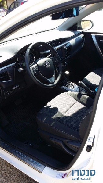 2015' Toyota Corolla photo #3