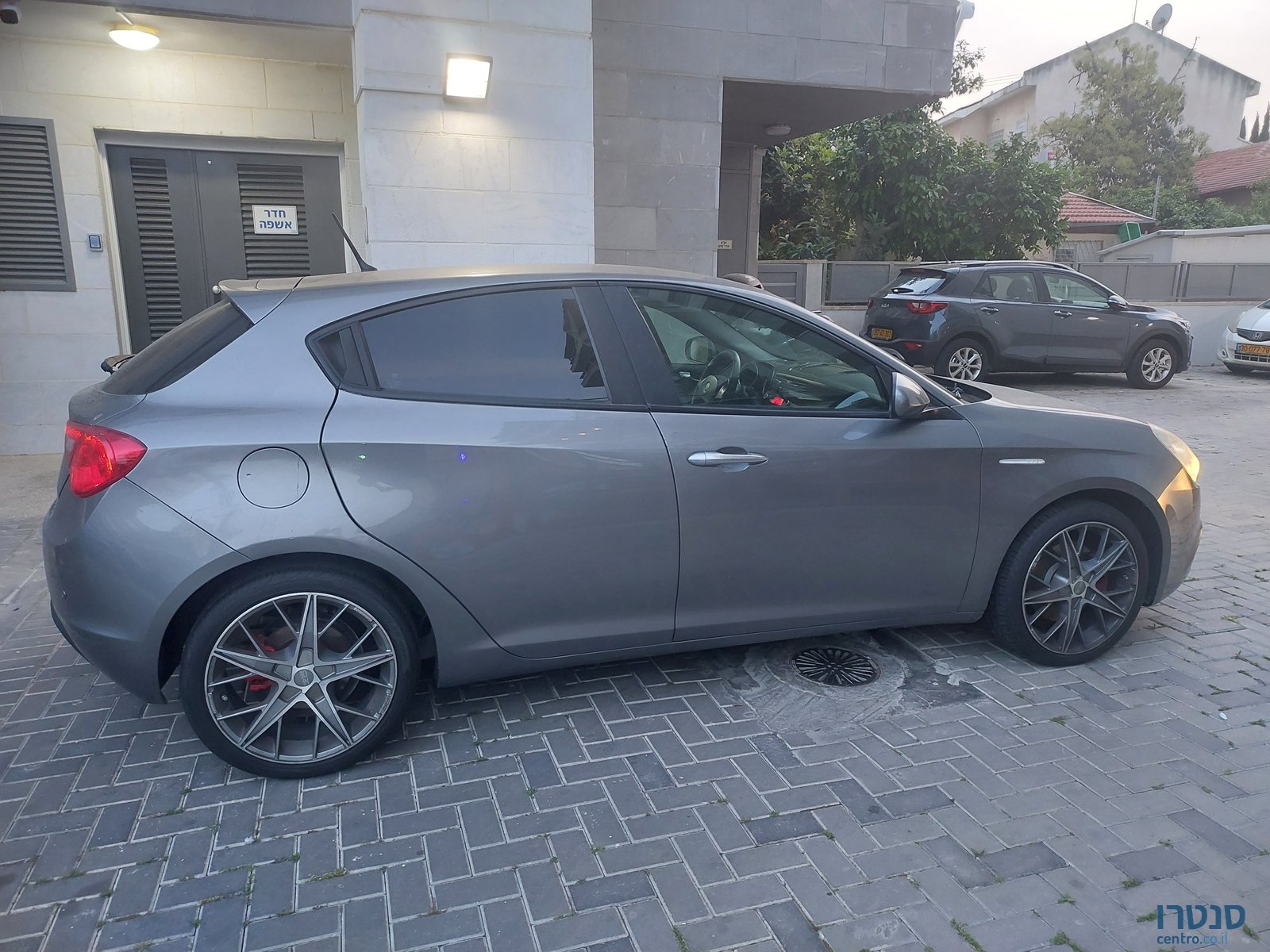 2013' Alfa Romeo אלפא רומיאו photo #2