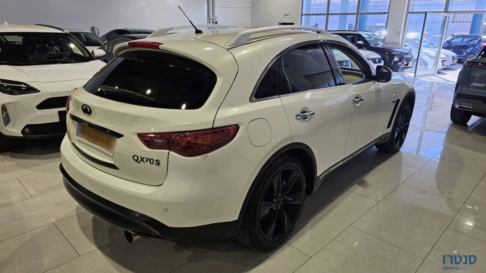 2015' Infiniti QX70 photo #4