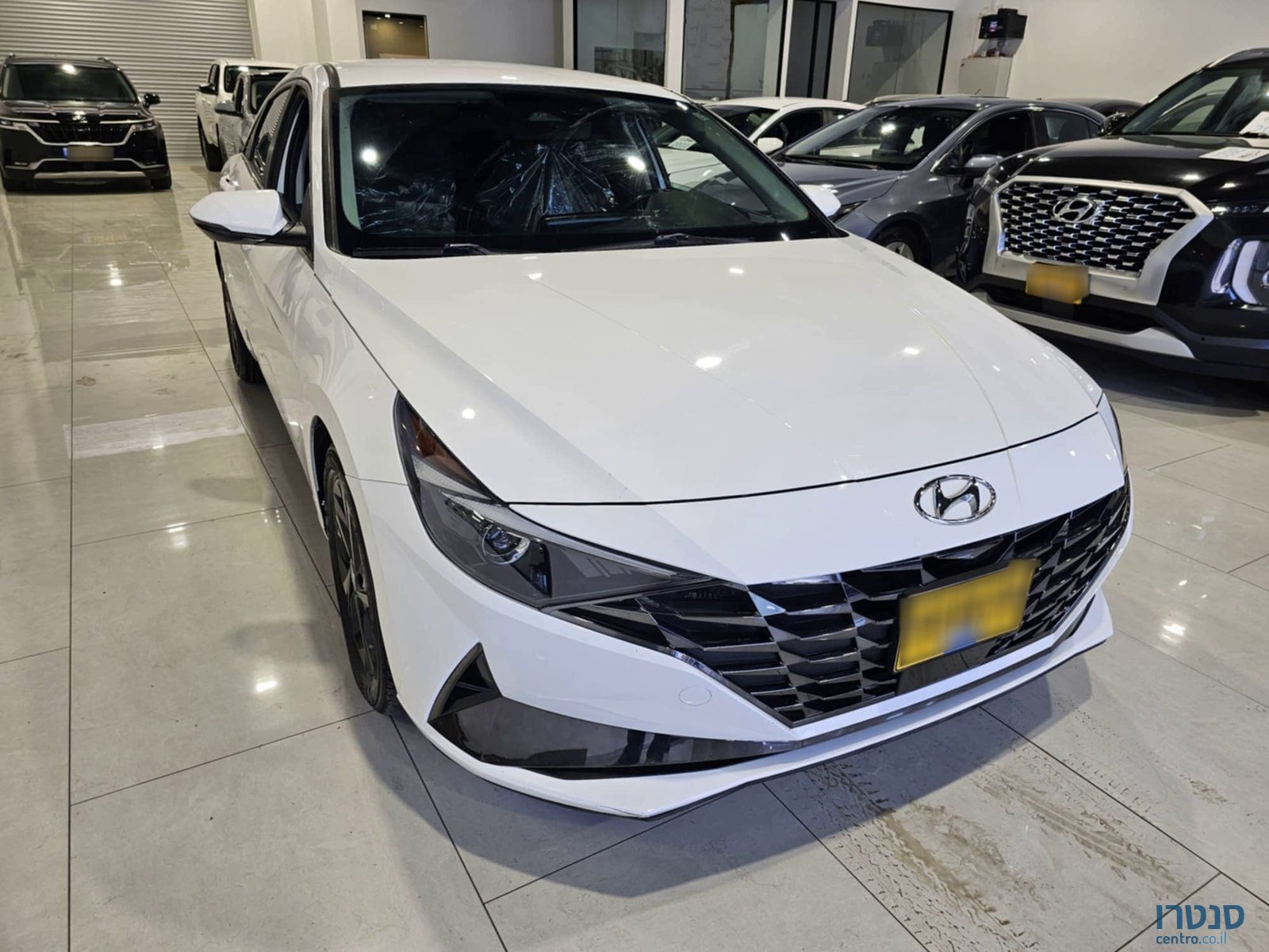 2023' Hyundai Elantra photo #2