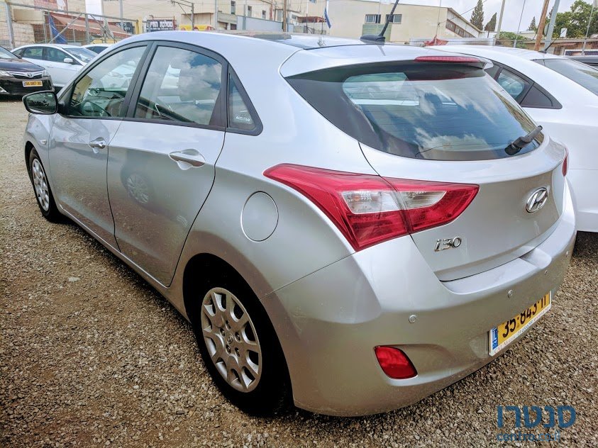 2013' Hyundai i30 photo #3