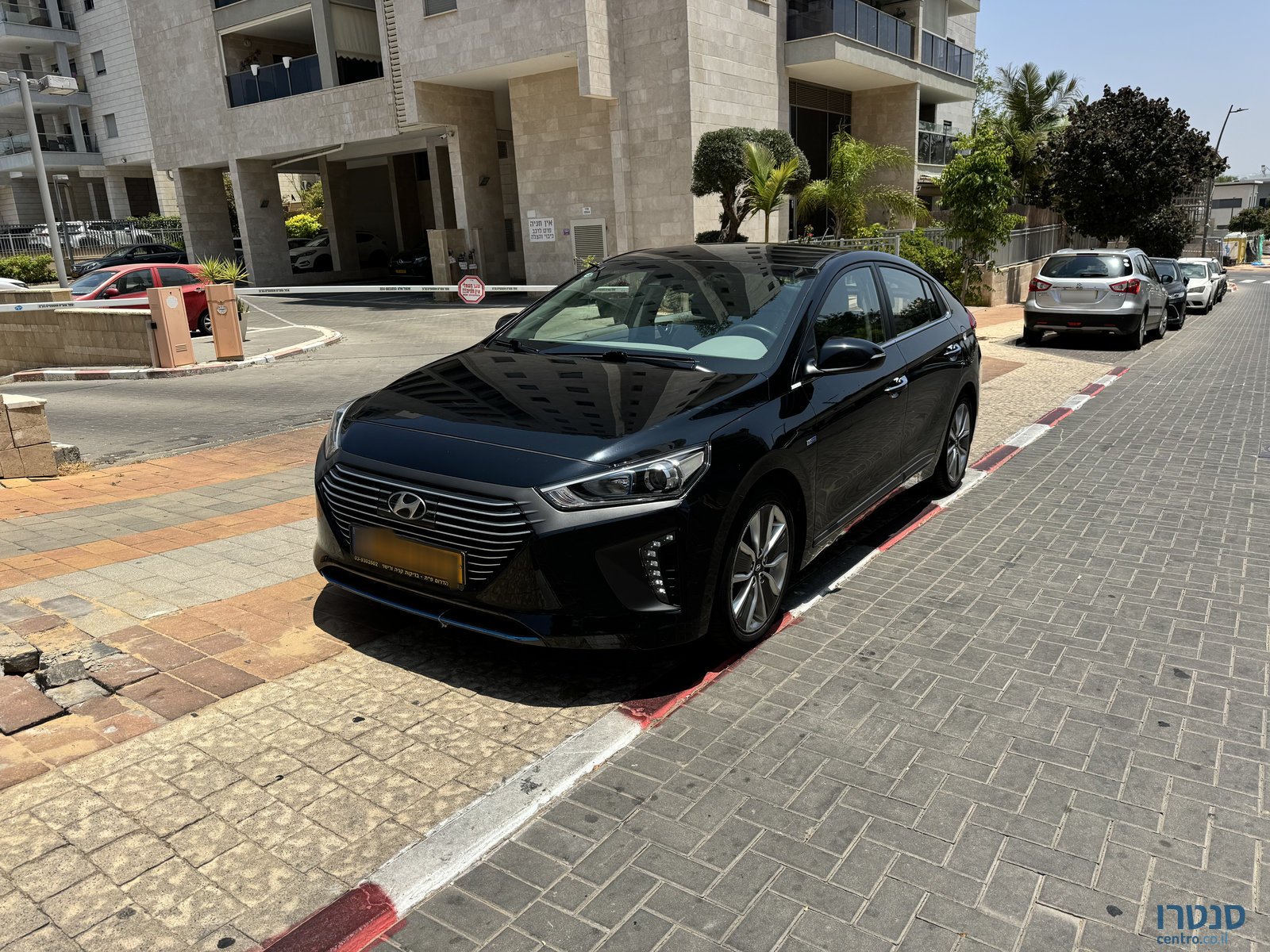 2018' Hyundai Ioniq Premium photo #2