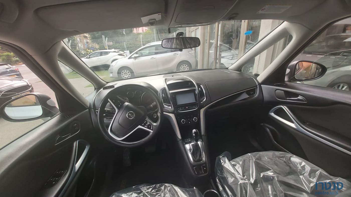 2014' Opel Zafira photo #3