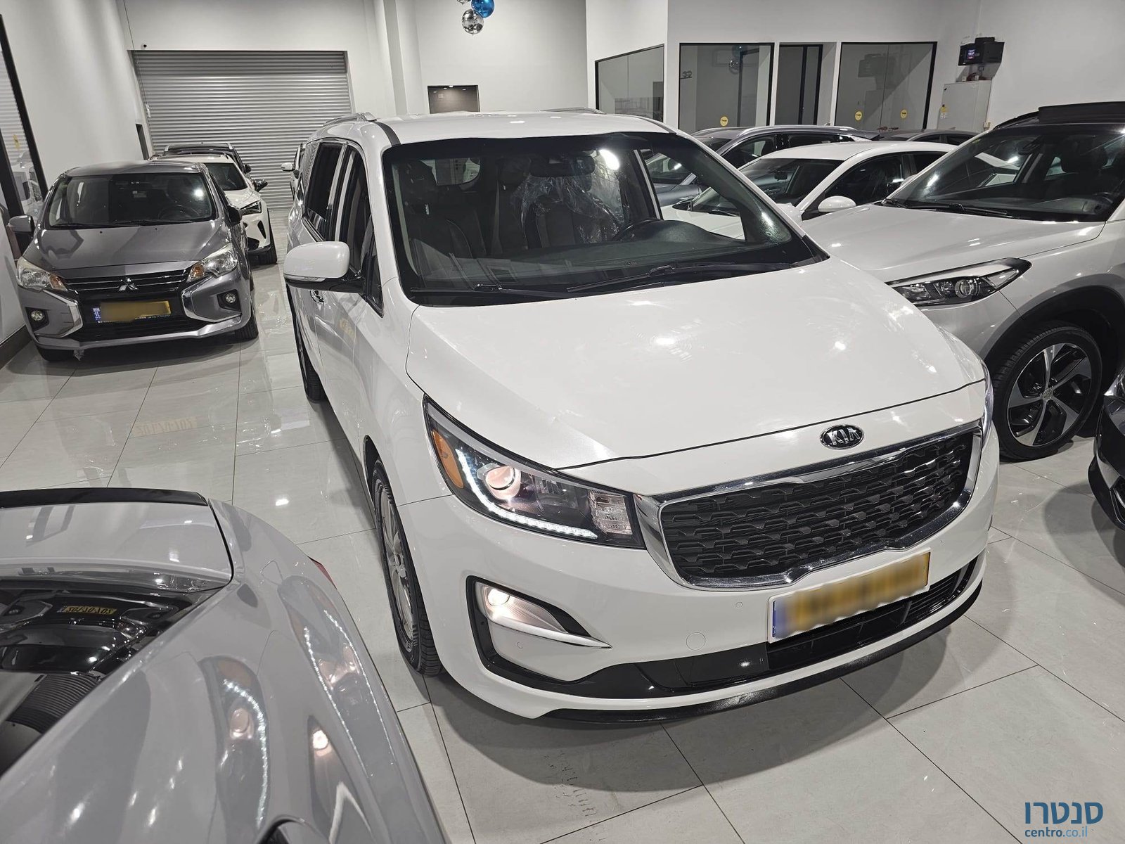 2019' Kia Carnival photo #2