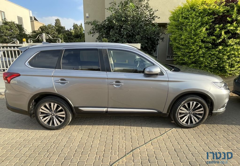 2020' Mitsubishi Outlander מיצובישי אאוטלנדר photo #1