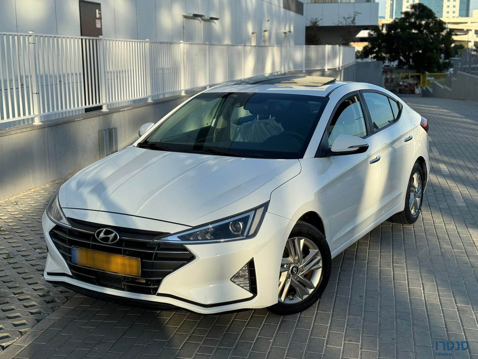 2020' Hyundai Elantra photo #1