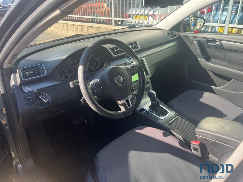 2013' Volkswagen Passat photo #3