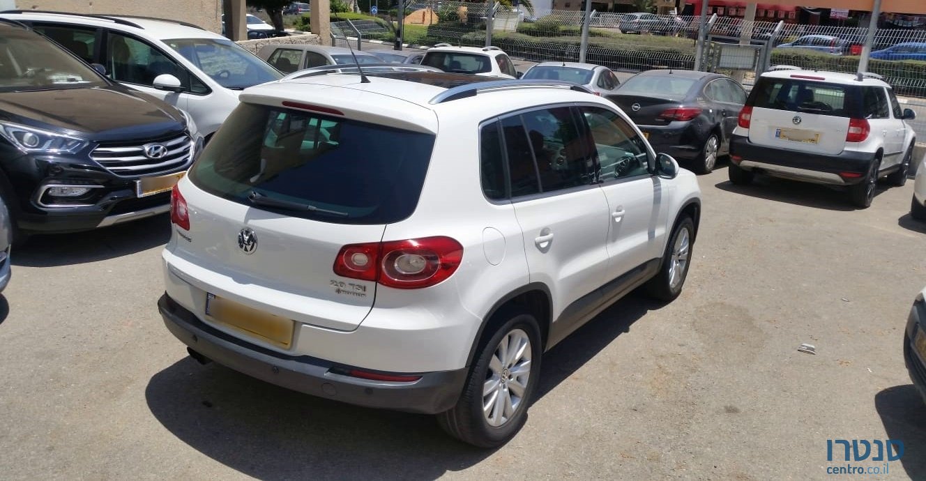 2010' Volkswagen Tiguan photo #3