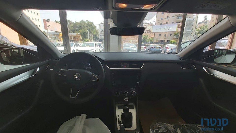 2020' Skoda Octavia photo #3