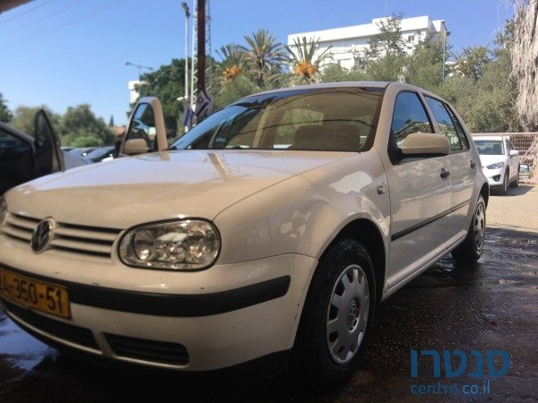 2004' Volkswagen Golf photo #1