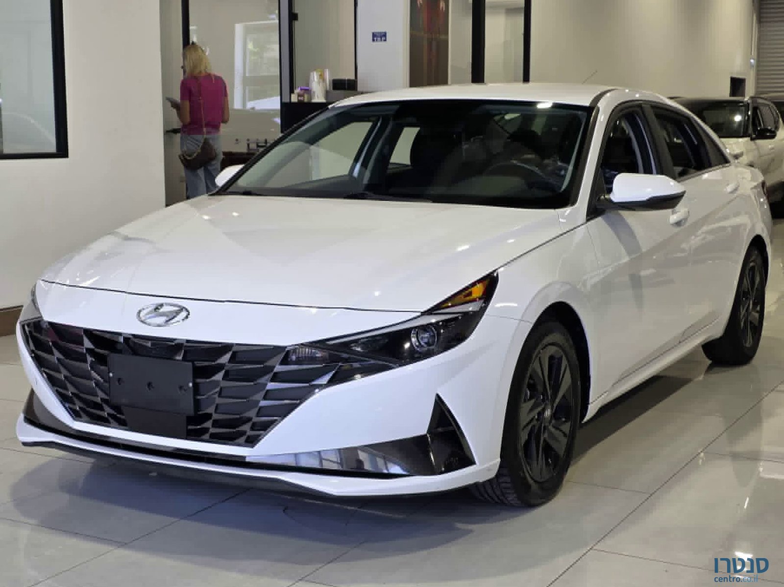 2023' Hyundai Elantra photo #2