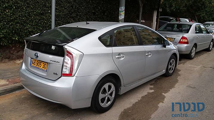 2014' Toyota Prius photo #2