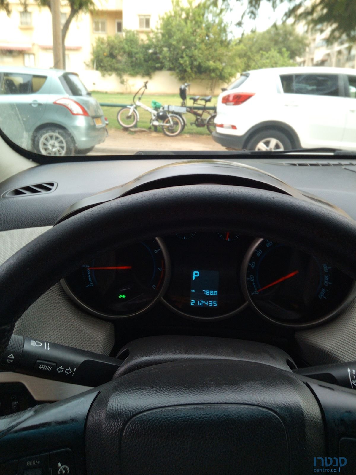 2011' Chevrolet Cruze photo #3