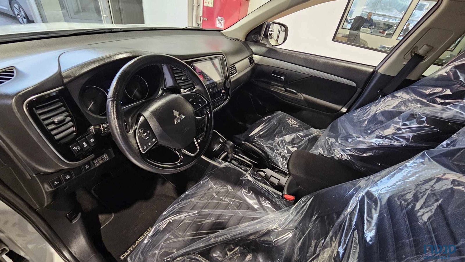 2018' Mitsubishi Outlander photo #5