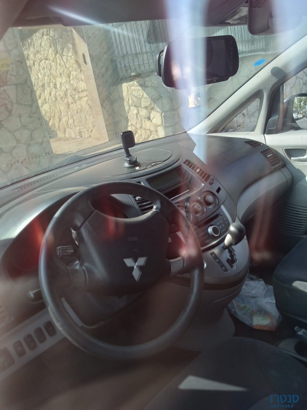 2010' Mitsubishi Grandis מיצובישי גרנדיס photo #5