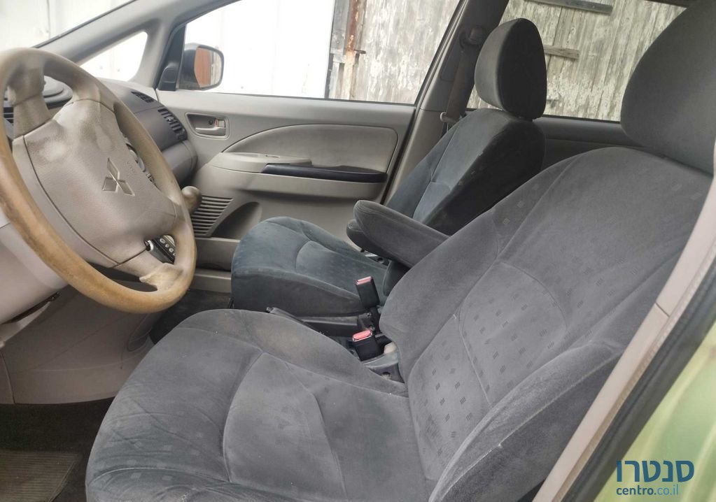 2005' Mitsubishi Grandis מיצובישי גרנדיס photo #3
