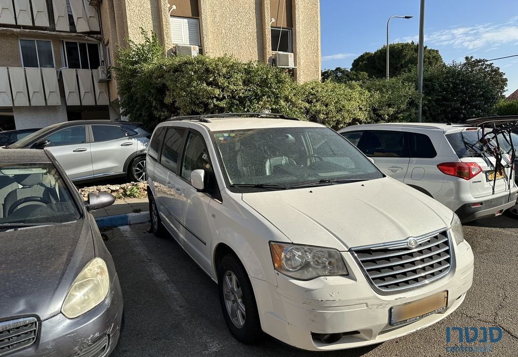 2010' Chrysler Grand Voyager קרייזלר גראנד וויאג'ר photo #1