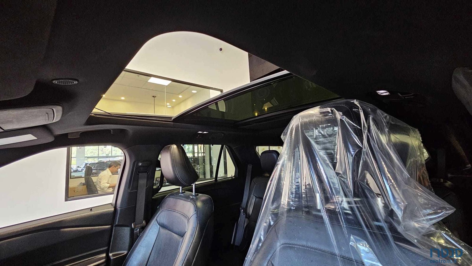 2020' Ford Explorer photo #6