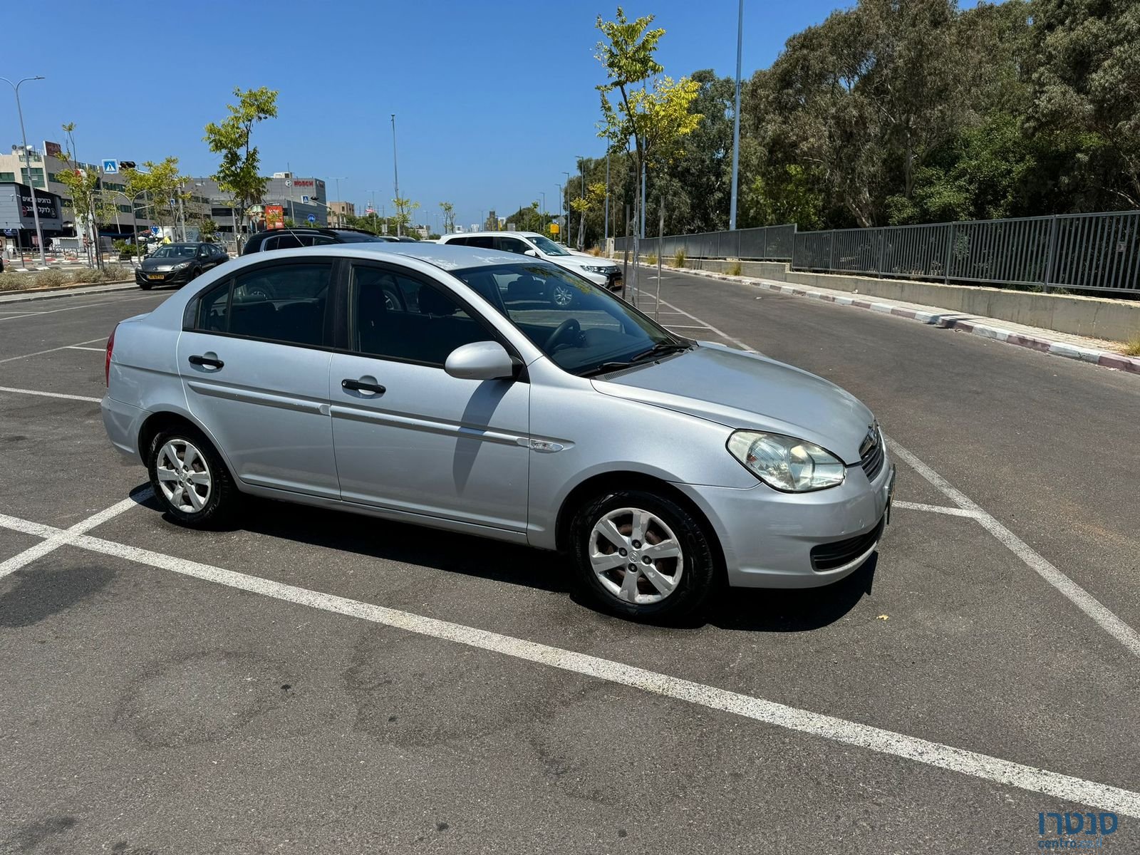 2012' Hyundai Accent photo #2