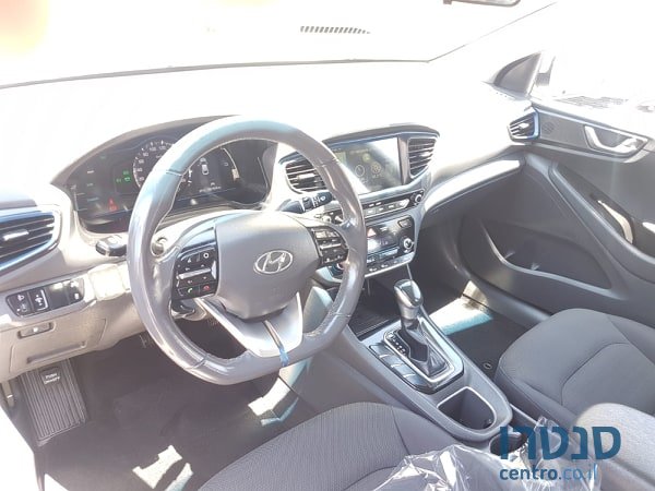 2017' Hyundai Ioniq photo #4