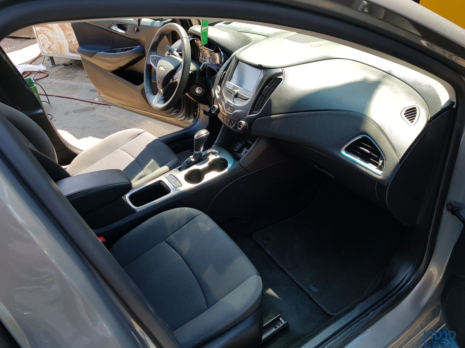 2017' Chevrolet photo #5