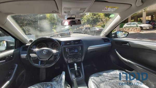 2018' Volkswagen Jetta photo #3