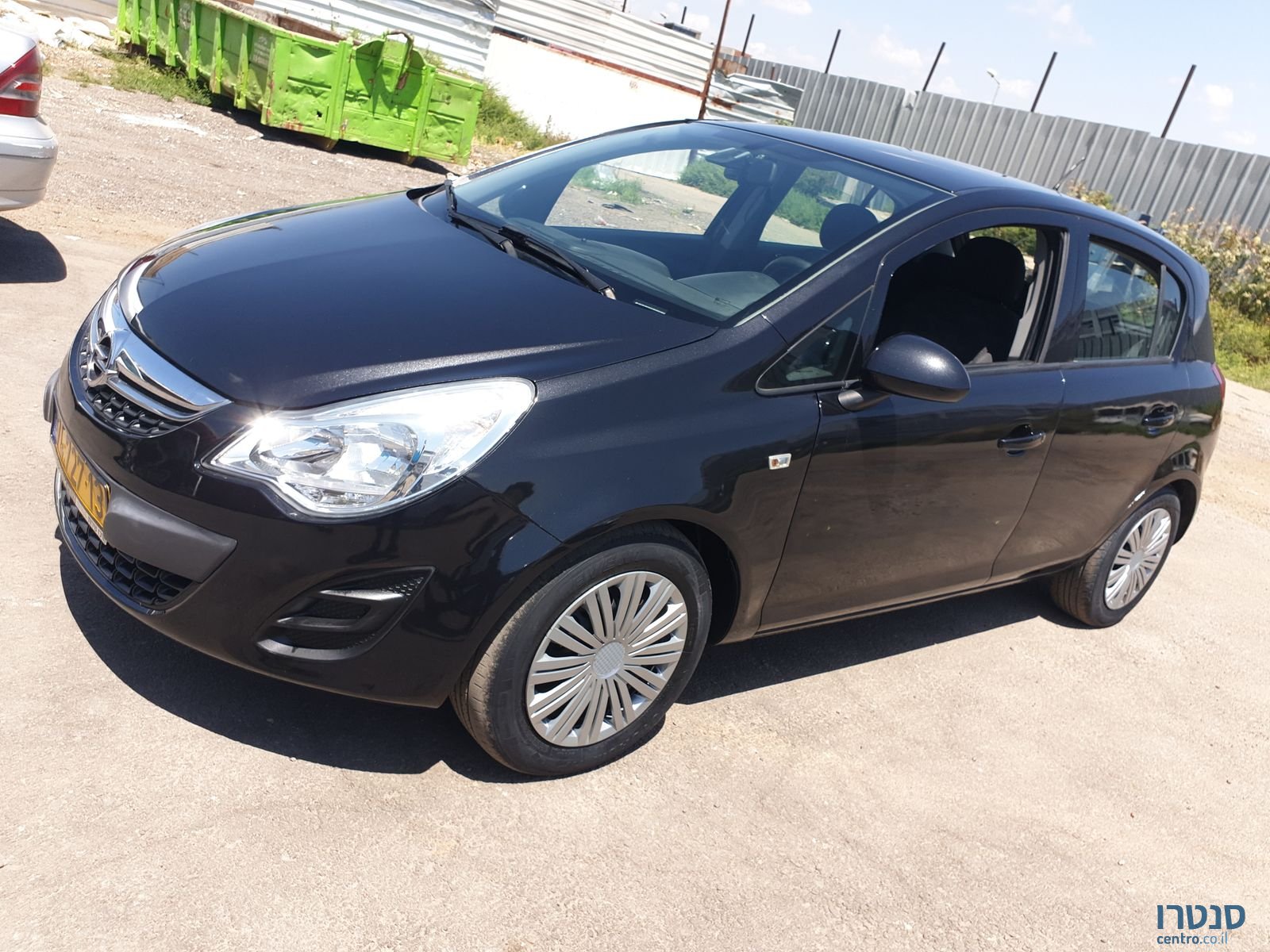 2013' Opel Corsa photo #2