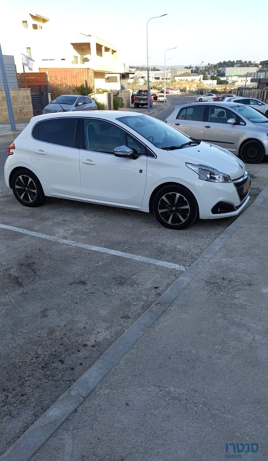 2019' Peugeot 208 פיג'ו photo #1