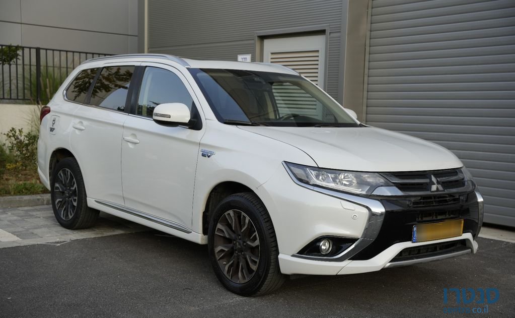 2019' Mitsubishi Outlander מיצובישי אאוטלנדר photo #2
