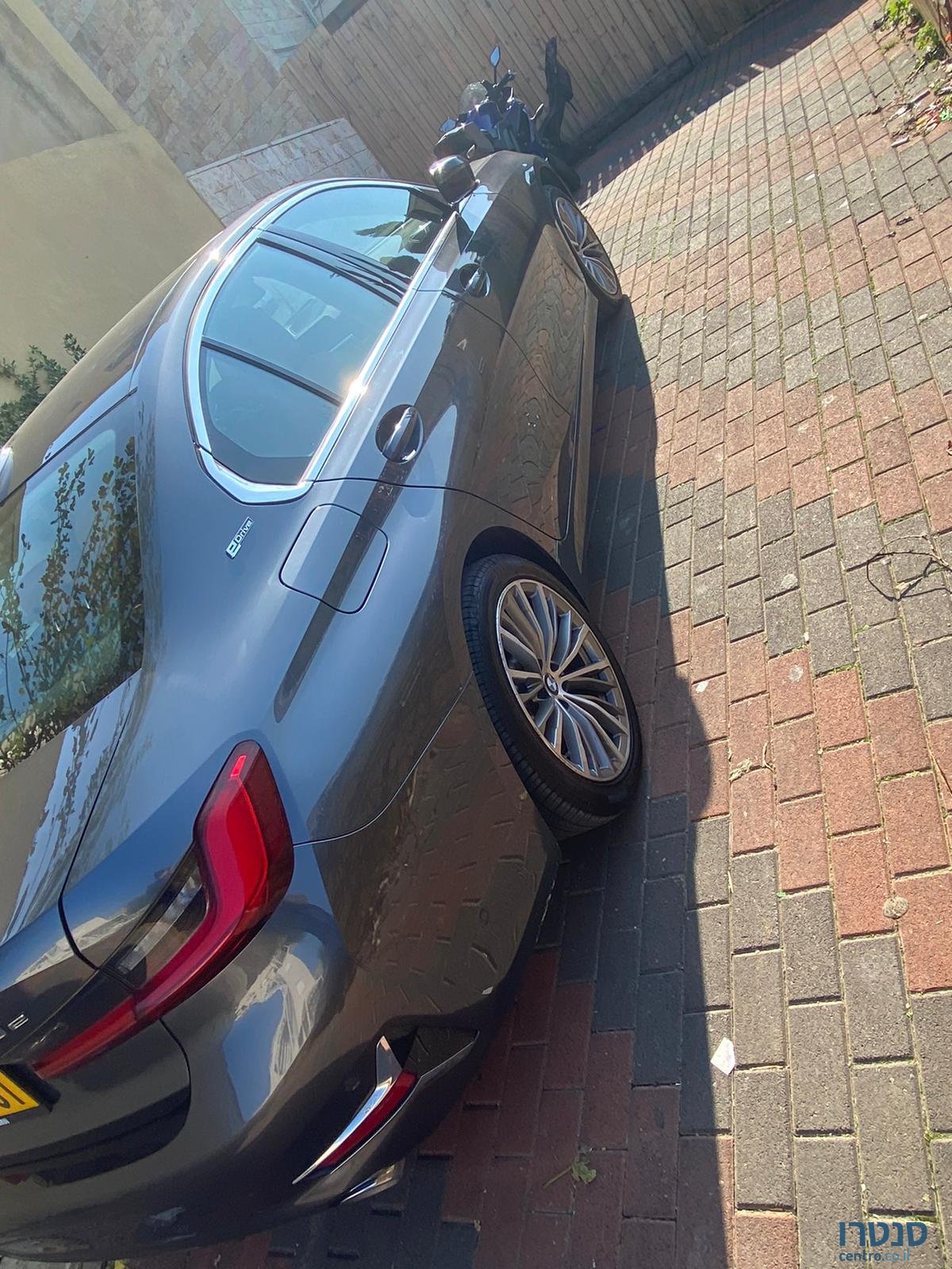 2019' BMW 330 photo #1