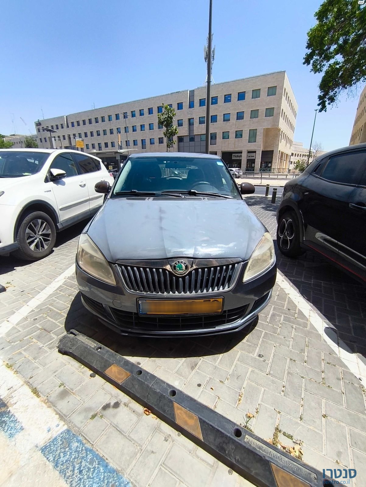 2011' Skoda Fabia סקודה פאביה photo #3