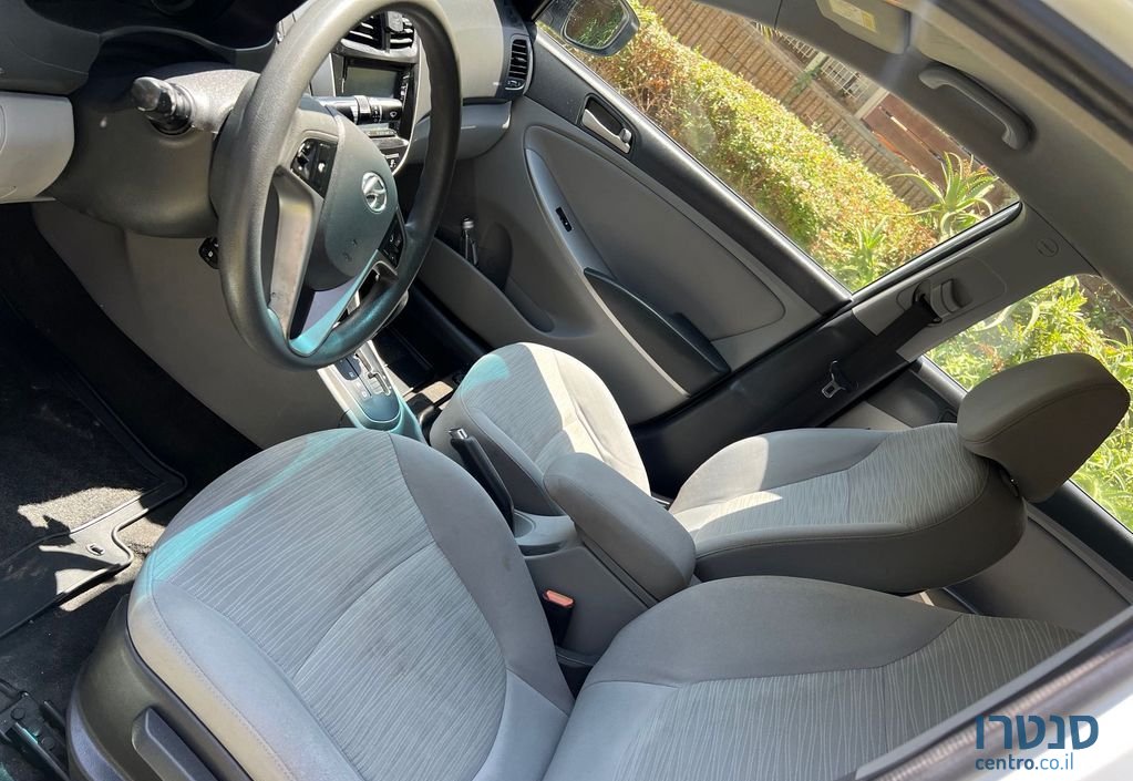 2015' Hyundai i25 יונדאי photo #5