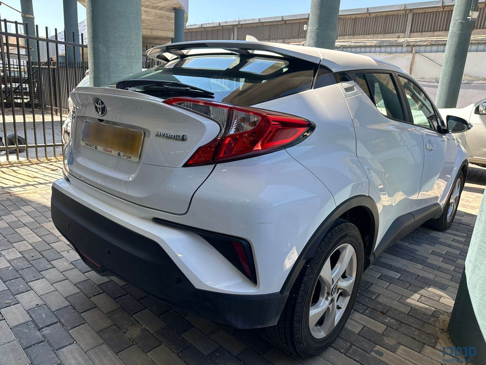 2017' Toyota CH-R photo #3