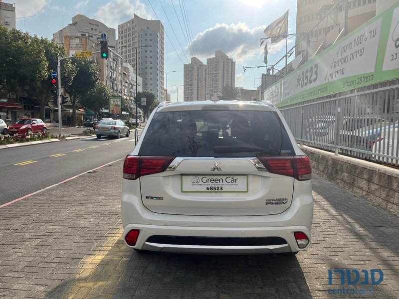 2017' Mitsubishi Outlander photo #5