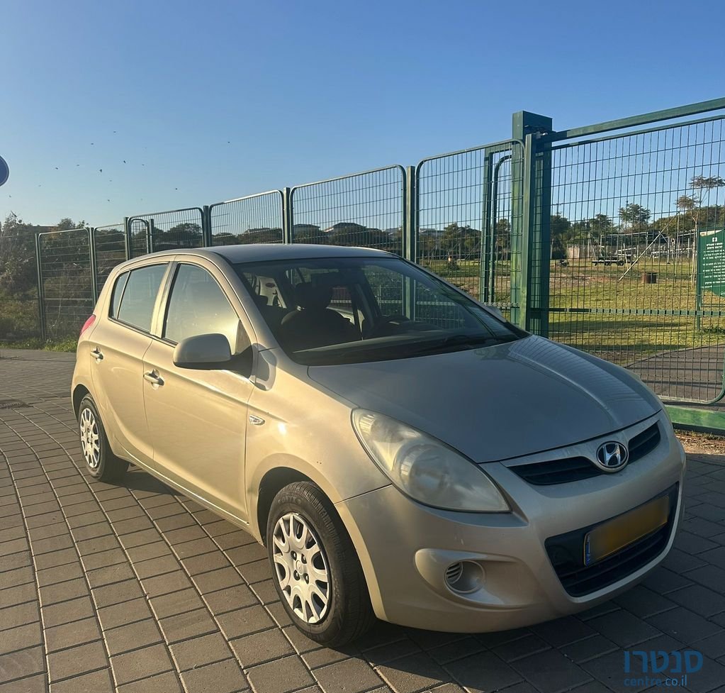 2012' Hyundai i20 יונדאי photo #1